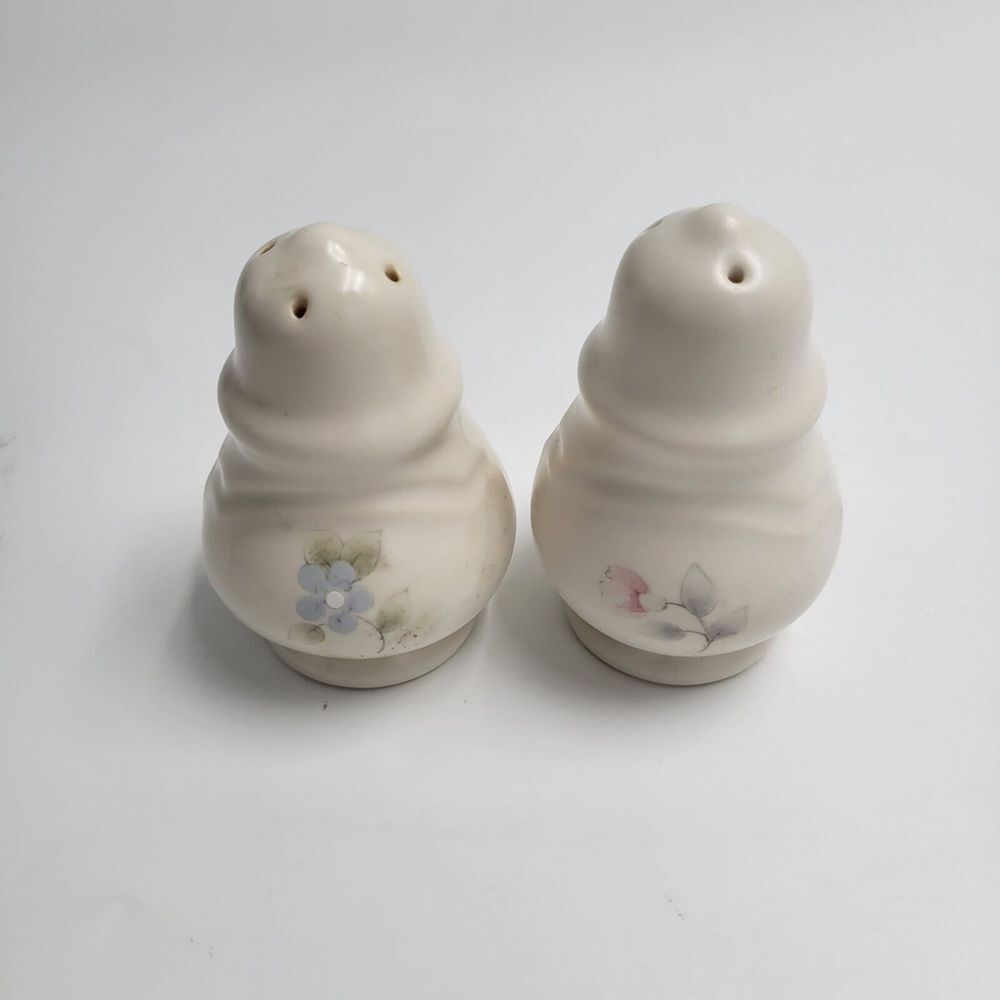 Pfaltzgraff Made In Mexico Porcelain Ivory Salt And Pepper Shakers‎